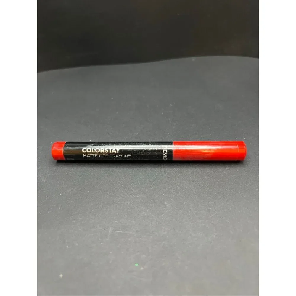 New Sealed Revlon Colorstay Matte Lite Crayon 009 Ruffled Feathers